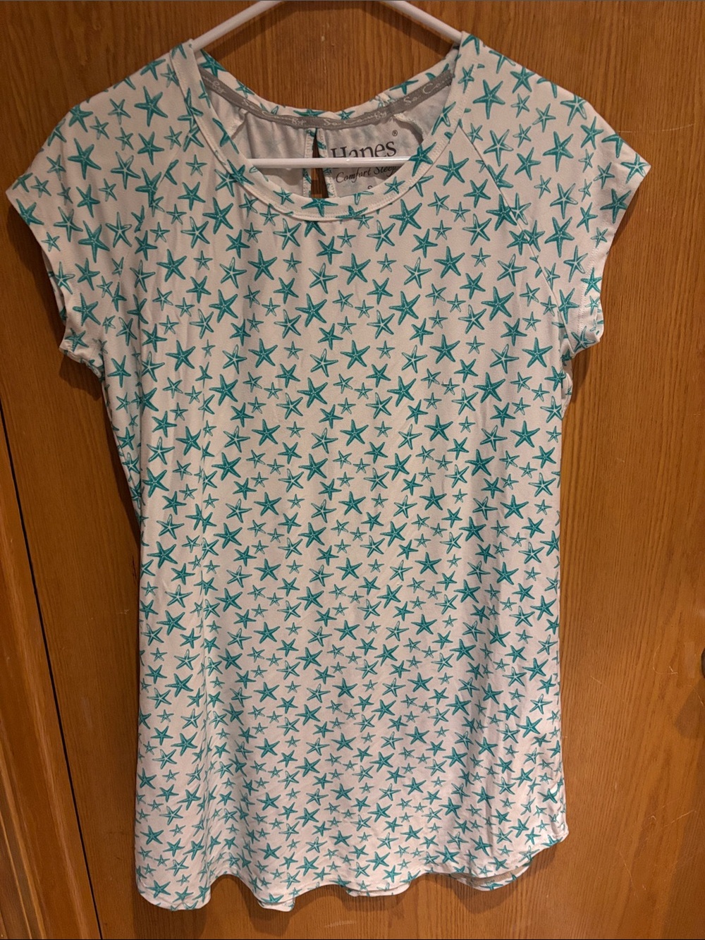 Hanes Comfort Sleep, short sleeve night gown, white with teal starfish, small